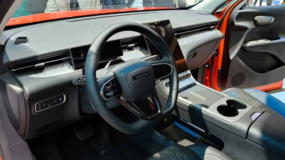  Chery представила новые версии кроссоверов Lepas. Подробности и фотографии