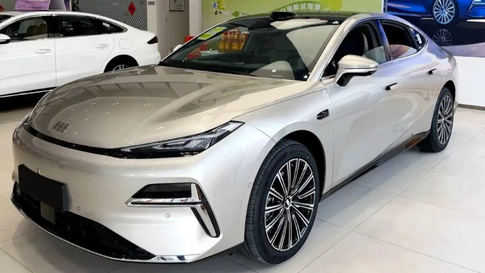  Чуть-чуть Audi и немножко Xiaomi. Geely зарегистрировала новый седан Galaxy TT
