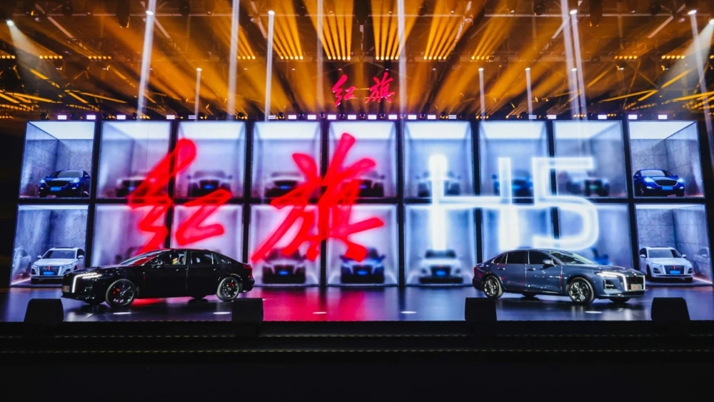  Hongqi обновил седан H5 и минивэн HQ9. Что изменилось и какие цены
