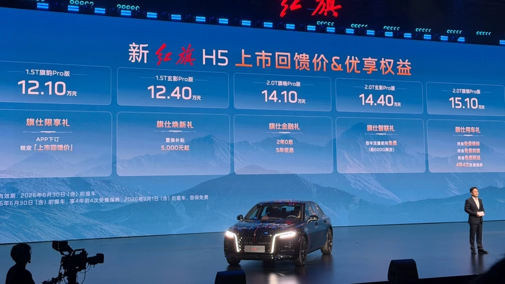  Hongqi обновил седан H5 и минивэн HQ9. Что изменилось и какие цены