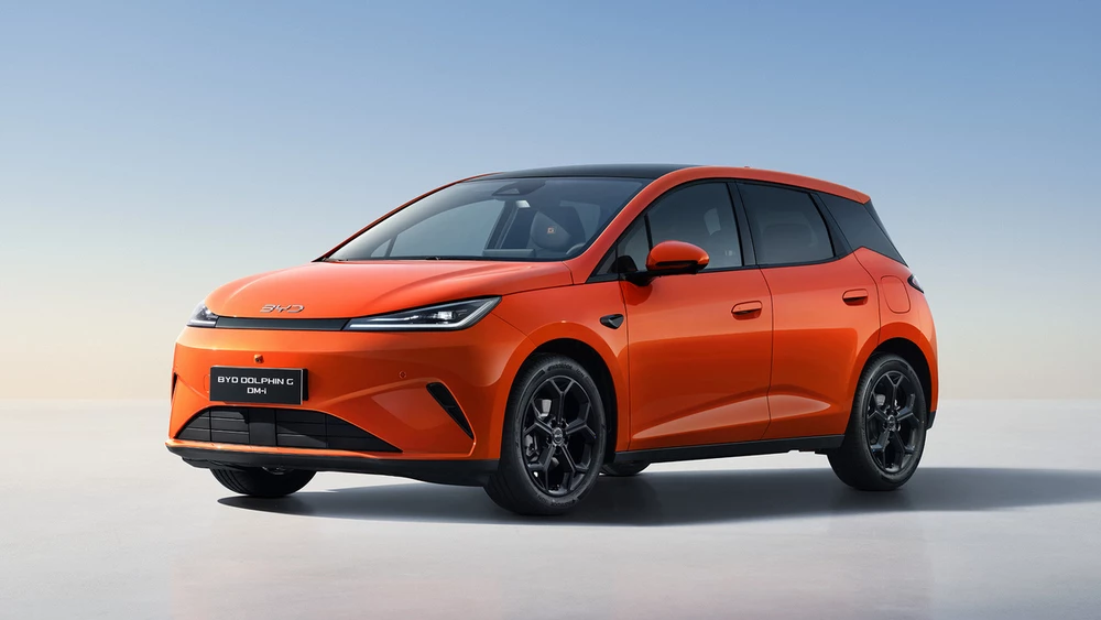  Линейку BYD пополнит дальнобойный гибрид Dolphin G. Он создан специально для Европы
