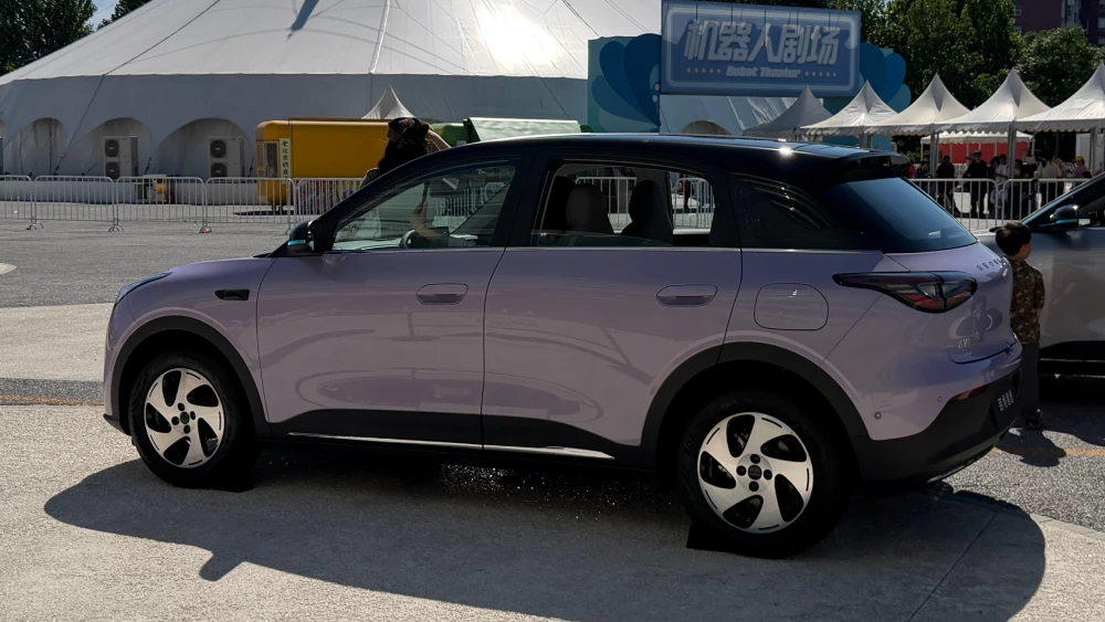  Обновленный Geely EX2 начали продавать в Китае. Бестселлер получил более 100 улучшений