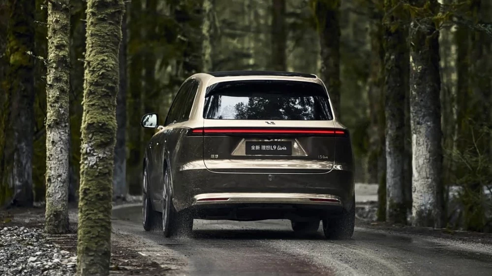  Продажи второго поколения Li Auto L9 начались в Китае. Этот кроссовер появится в России