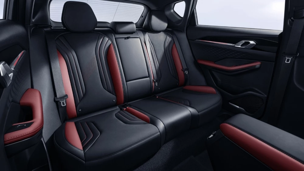  Раскрыты цена и оснащение Geely Coolray. Кроссовер подешевел после возвращения в Россию