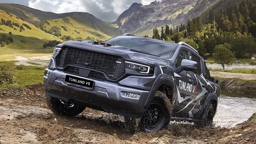  В России стартовали продажи бензинового Foton Tunland V9. Это 5,6-метровый пикап с 4&times;4