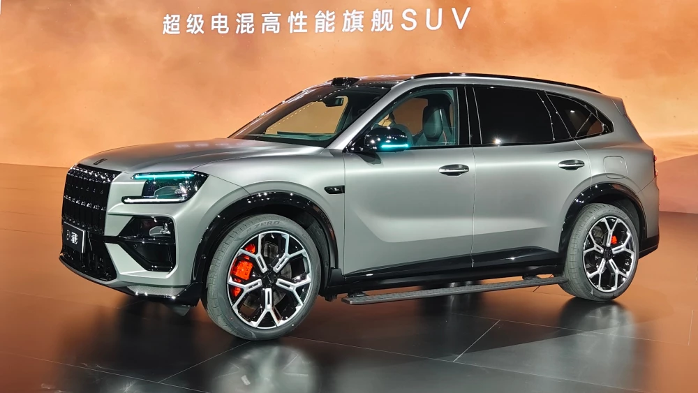  Zeekr против Ferrari. За счет чего китайский SUV обогнал Purosangue