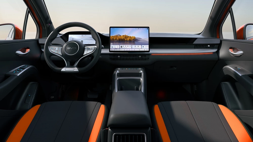  BYD представил дальнобойный гибрид Dolphin G. В Европе на него уже назвали цены