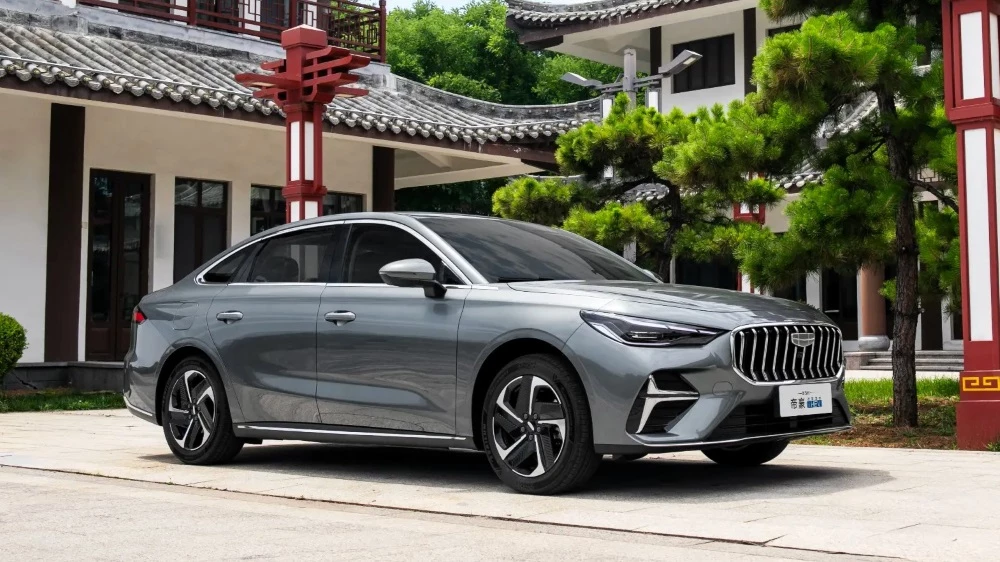  Дешевле миллиона рублей. На рынок Китая вышел гибридный седан Geely Emgrand i-HEV