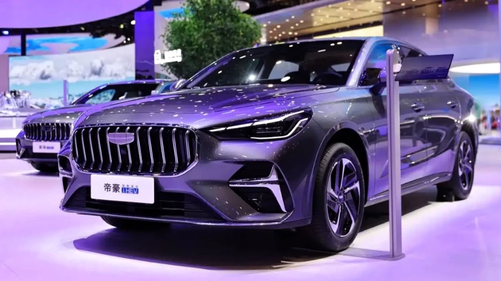 Дешевле миллиона рублей. На рынок Китая вышел гибридный седан Geely Emgrand i-HEV