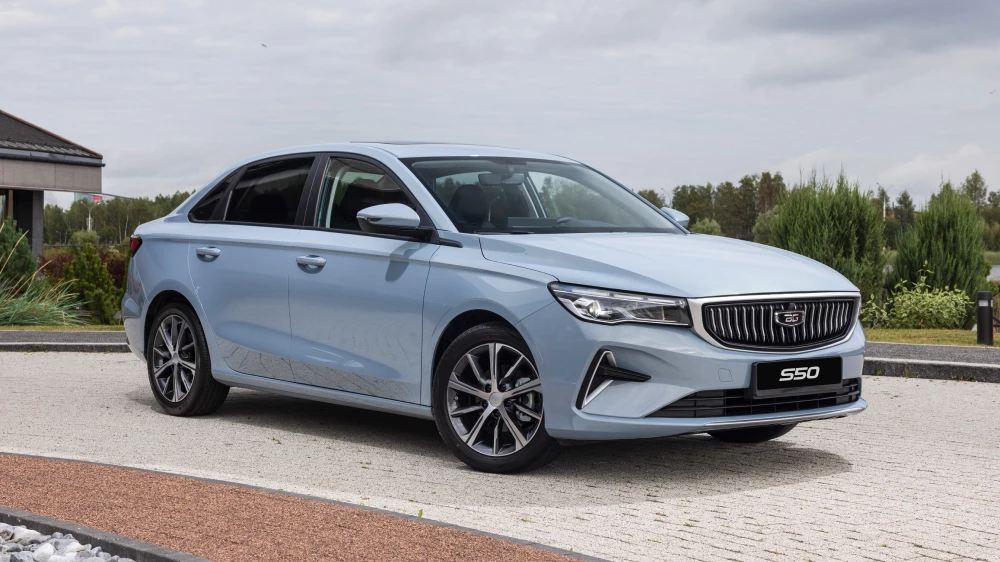  Дешевле миллиона рублей. На рынок Китая вышел гибридный седан Geely Emgrand i-HEV