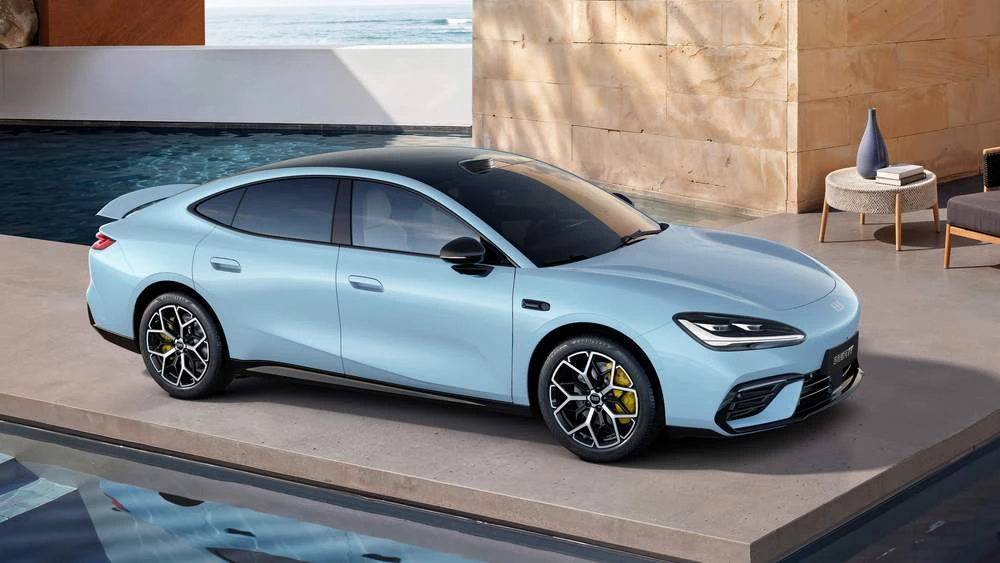  Geely подсмотрела у Audi имя для конкурента Xiaomi SU7. Седан Galaxy TT показали на фото