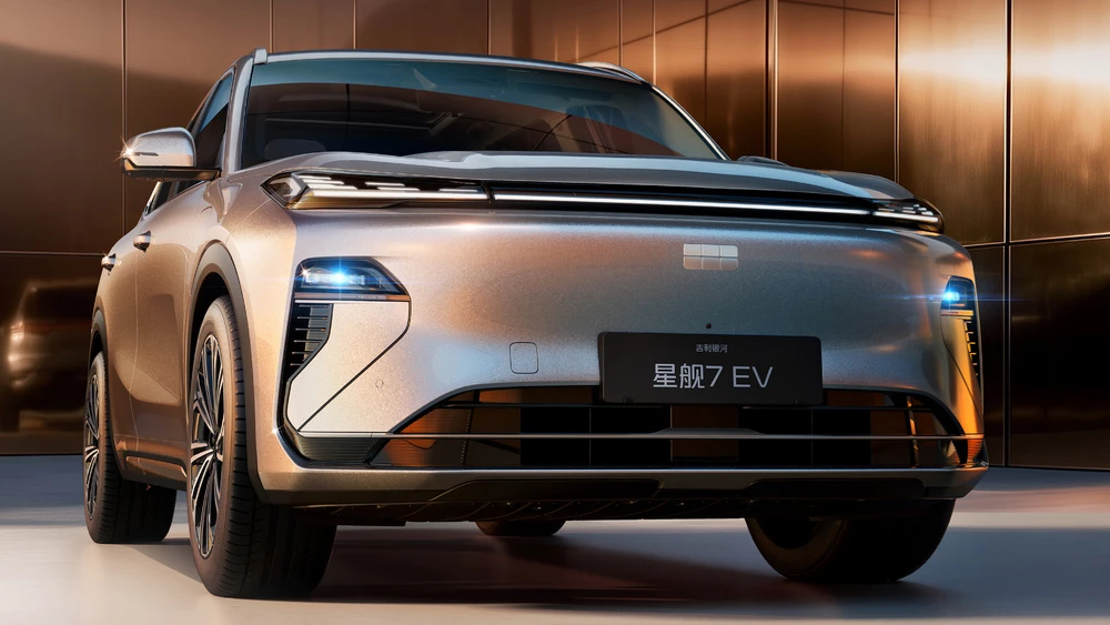  Кроссовер Geely Starship 7 EV вышел в предзаказ. Чем он отличается от доступного в России Geely EX5?