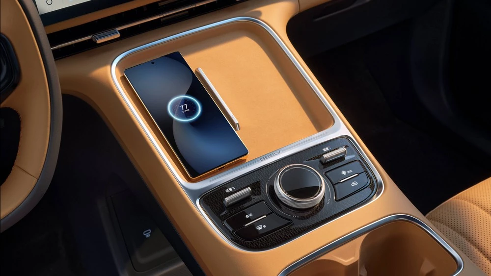  Кроссовер Geely Starship 7 EV вышел в предзаказ. Чем он отличается от доступного в России Geely EX5?