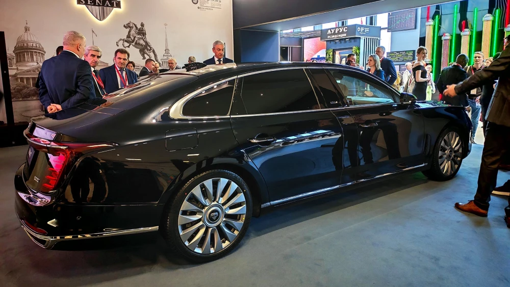  Названы цены Senat 900 на базе Hongqi H9. Российский седан будет намного дороже китайского