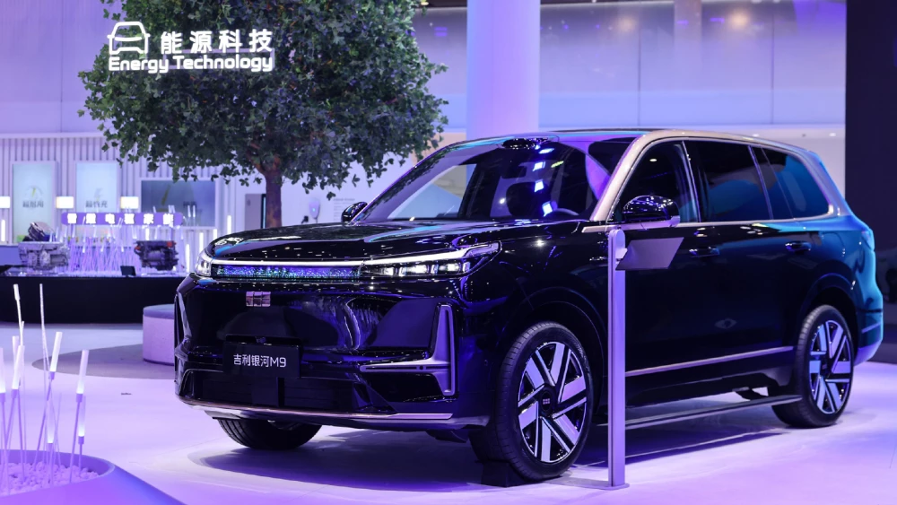  Новый кроссовер Geely Galaxy M8 заметили в Китае. Это гибрид на 870 л.с.