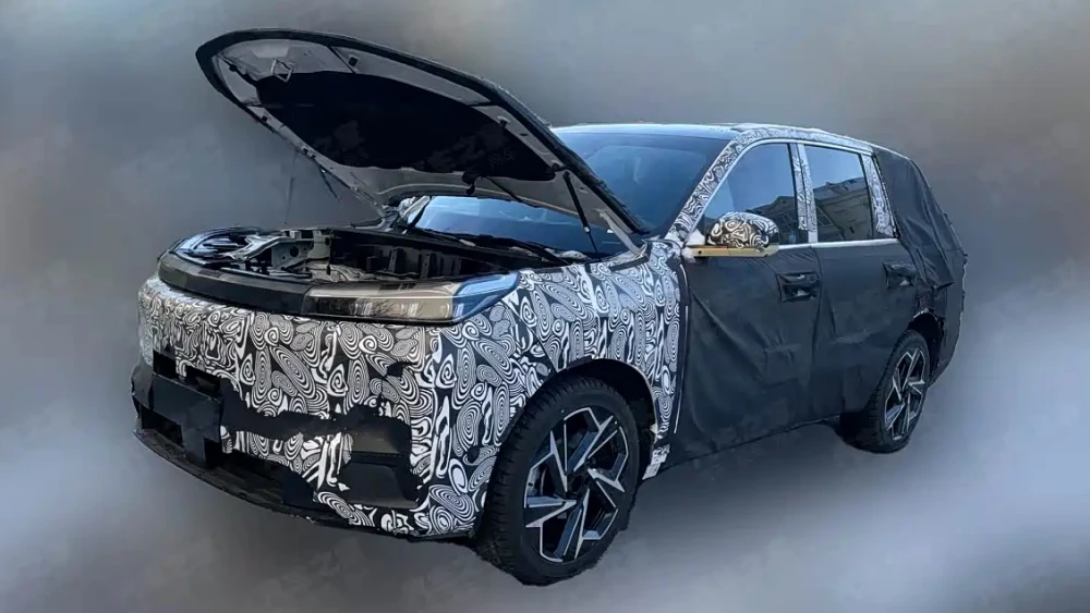  Новый кроссовер Geely Galaxy M8 заметили в Китае. Это гибрид на 870 л.с.
