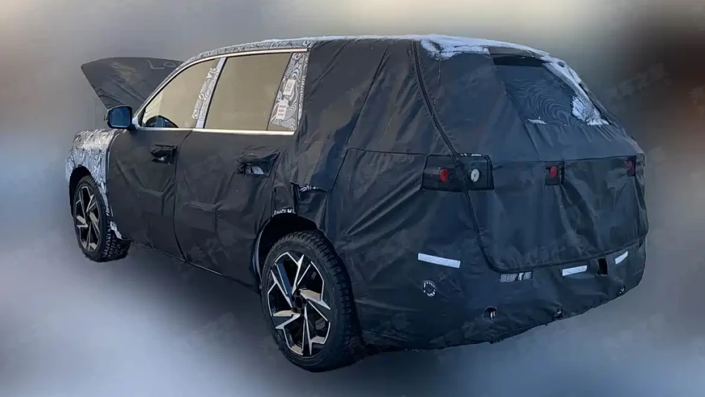  Новый кроссовер Geely Galaxy M8 заметили в Китае. Это гибрид на 870 л.с.