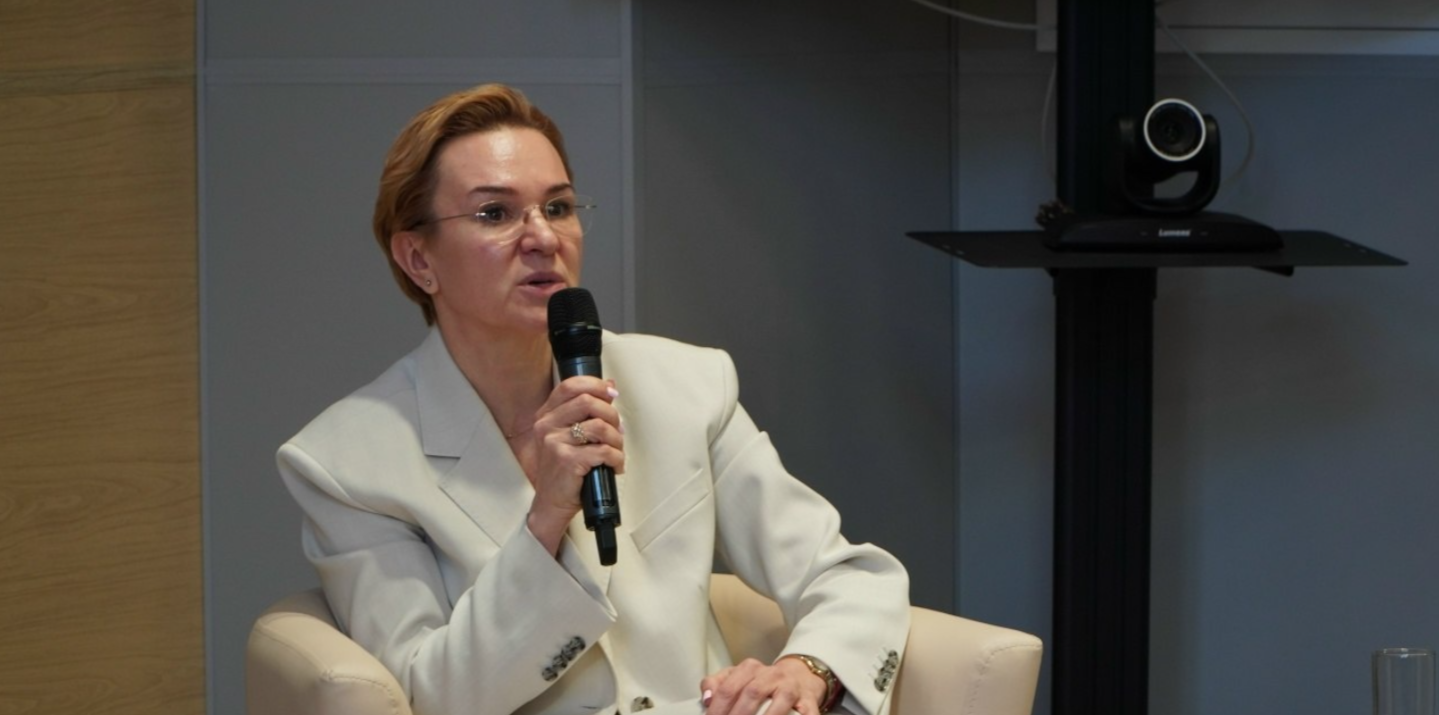 Министр обвинила в низкой рождаемости… бабушек