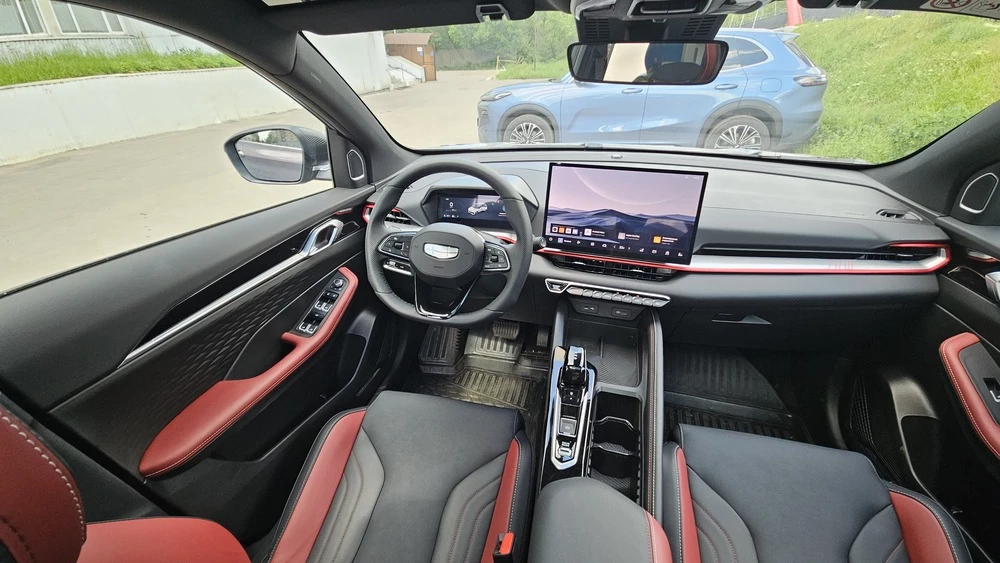  Geely расширила выбор покупателям Coolray в России. Что изменилось